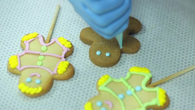 Cooking and decorating cookies with funy shapes.
