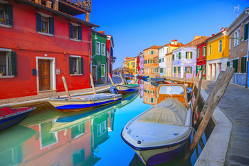 Obraz na płótnie Canvas Colorful houses in Burano, Venice, Italy