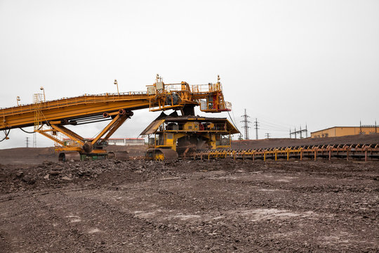 Huge coal loading conveyor belt piles coal
