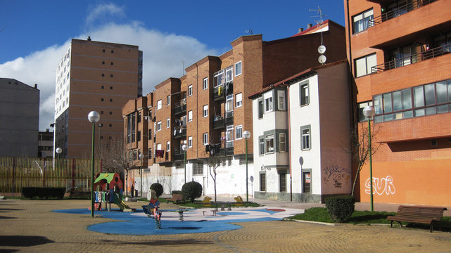 Calles y parques.