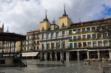 Fototapeta na wymiar Plaza Mayor square in Segovia, Spain