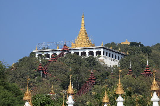 Buddhistische Kloster und Tempelanlagen in Mandaley in Myanmar 
