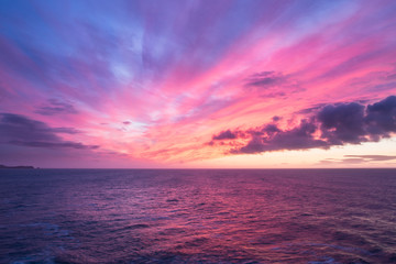 Fototapeta na wymiar Colorful sunrise over the ocean