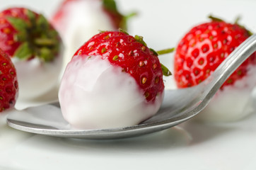 Fresh strawberry dip in yogurt