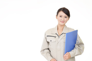 笑顔の女性作業員