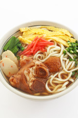 沖縄伝統料理の豚足テビチそば 