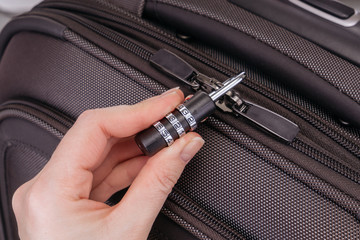 Hand opens suitcase combination lock