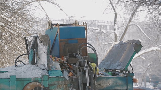 trash collection vehicle