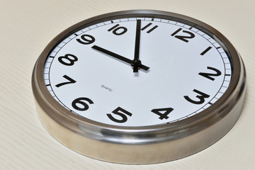 wall quartz clock