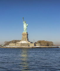 Fototapeta premium Statue of Liberty in winter