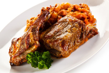 Barbecued ribs with vegetables