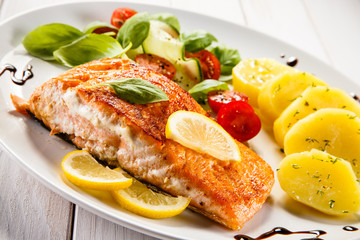 Fried salmon and vegetables