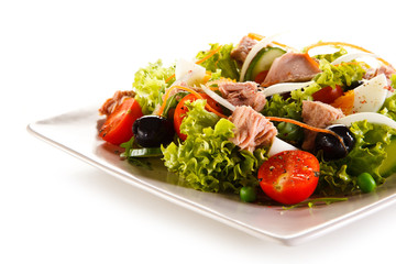 Tuna, boiled eggs and vegetables