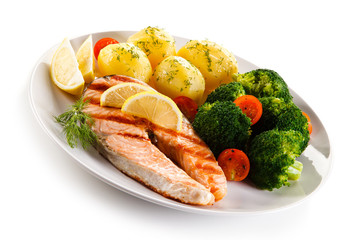 Grilled salmon and vegetables 