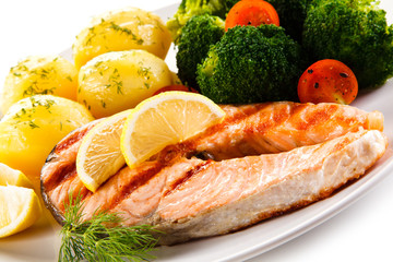 Grilled salmon and vegetables 