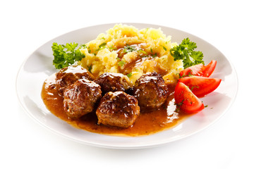 Roasted meatballs, mashed potatoes and vegetables