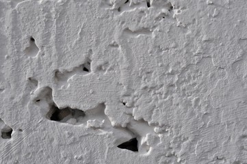 pared blanca de hormigón con huecos