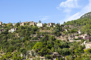 Fototapeta na wymiar Beautiful small mountain village Deia in Mallorca island, Spain