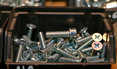 болты, винты