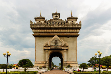 Fototapeta na wymiar Patuxai literally meaning Victory Gate or Gate of Triumph, Vientaine