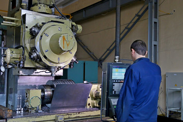 рабочий, станочник 