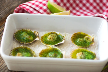 Baked  scallops with herb buter