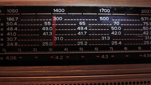 Vintage radio receiver with frequency dial moving
