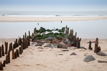 Holzbuhnen am Sandstrand