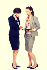 Two businesswomans discussing with eachother.