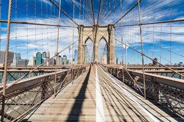 Fototapeta na wymiar NEW YORK - AUGUST 22: Views of the Brooklyn Bridge on a summer d