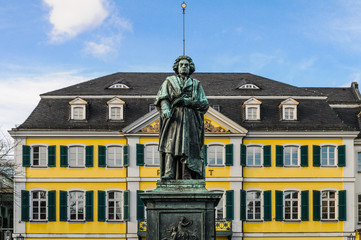 Beethovendenkmal vor dem Postgebäude in Bonn; Nordrhein-Westfalen; Deutschland