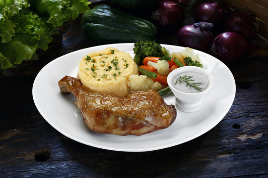 chicken leg roast with mashed potatoes with vegetables