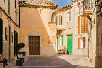 View of an mediterranean old town alleyway 