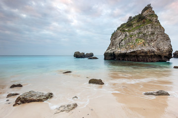 Naklejka premium turquoise sea, white sand, sun, beach with very beautiful nature
