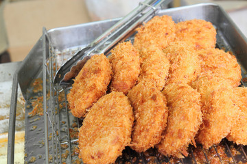 コロッケ　揚げたて