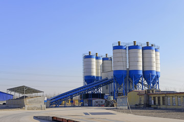 The cement concrete mixing equipment