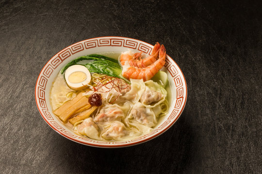 海老ワンタン麺　 won ton noodles Chinese food