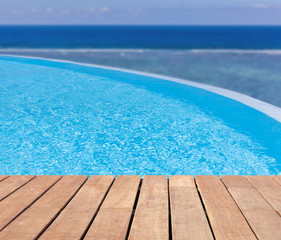  piscine à débordement avec vue sur lagon 