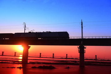 Fototapeta premium The sea of the railway bridge