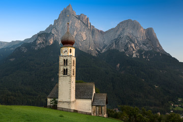 Fototapeta na wymiar St. Valentin with Schlern in background, Seis, South Tyrol