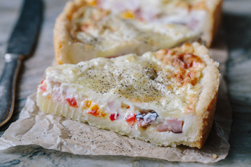 Chicken tart with paprika and goat cheese