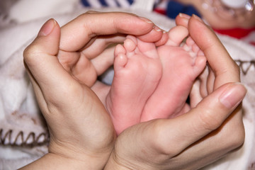 little feet a newborn close