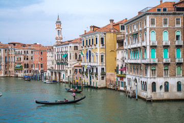 Fototapeta na wymiar Gondeln auf dem Canal Grande in Venedig