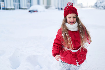 child walks in  snowy winter park