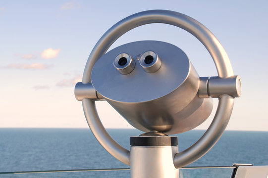 Kreuzfahrt mir der AIDA - Fernglas an Deck