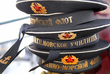 St. Petersburg - Matrosenmützen am Souvenirstand