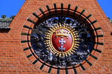Obraz premium Danzig - Wappen am Giebel der Markthalle