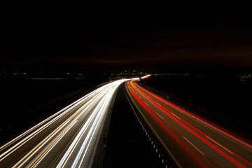Fototapeta na wymiar Nachtaufnahme Autobahn