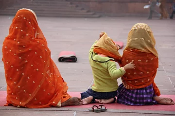 Wandcirkels aluminium Inde, femme en sari au Fort Rouge à Delhi © JFBRUNEAU