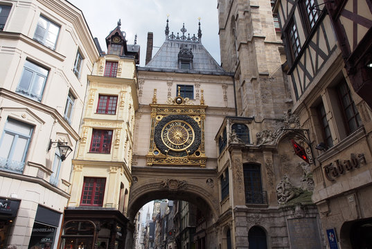 Rouen mit Uhrarkade
